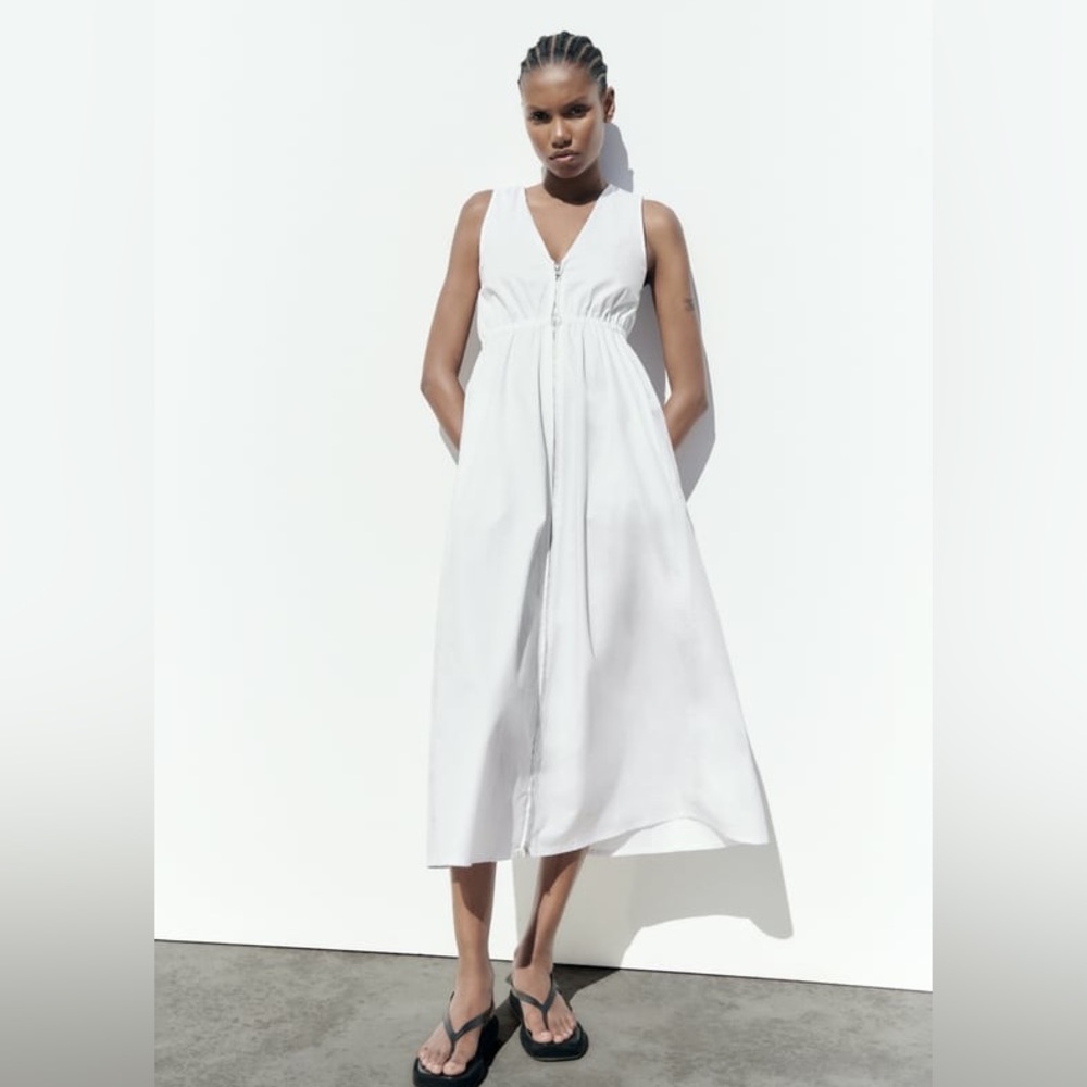 Zara White CUT OUT MIDI DRESS. Size M